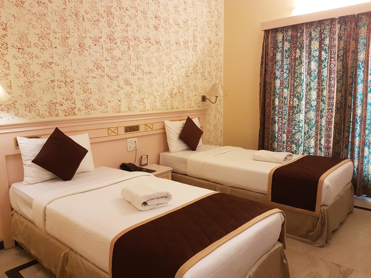 Glm Meridian Chennai Esterno foto