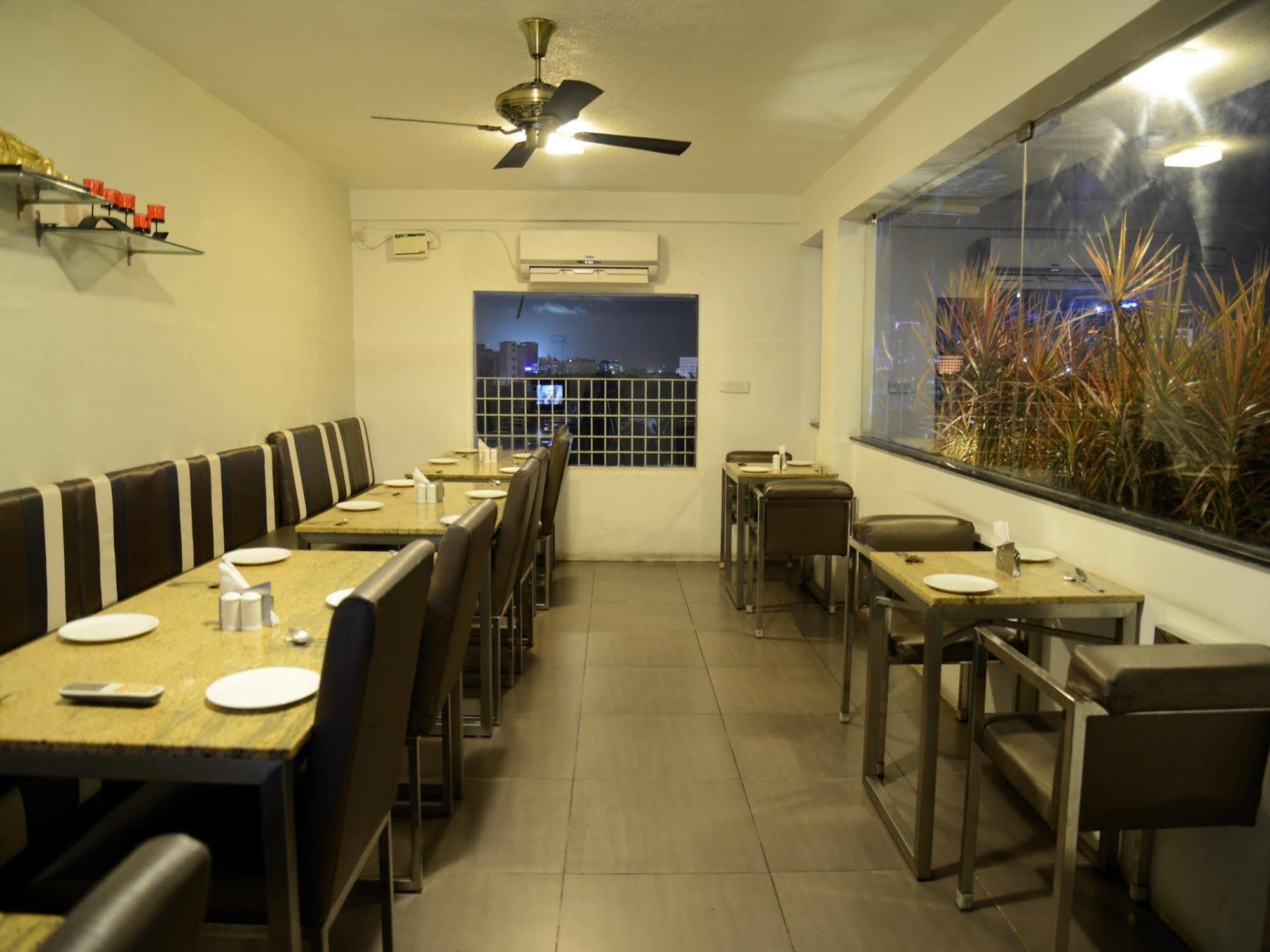 Glm Meridian Chennai Esterno foto