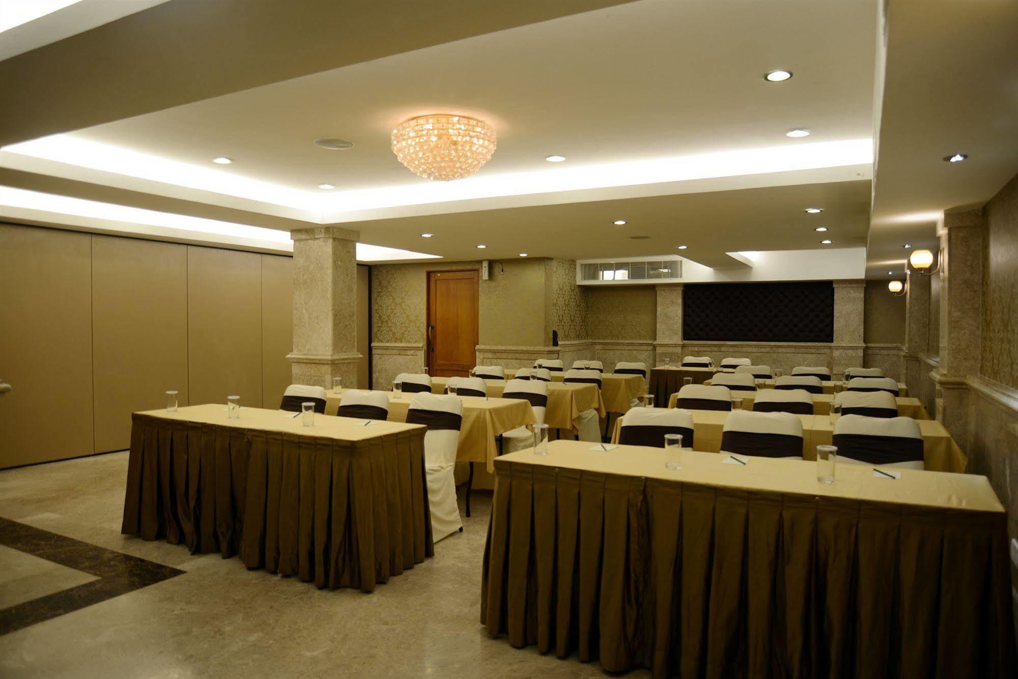 Glm Meridian Chennai Esterno foto